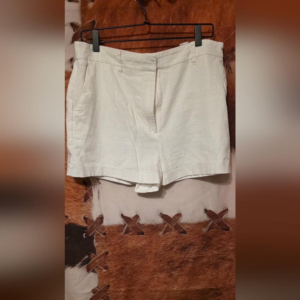 Nine West Cream Women's Shorts